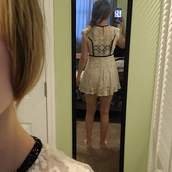 SoHo White summer dress - Picture 9 of 10